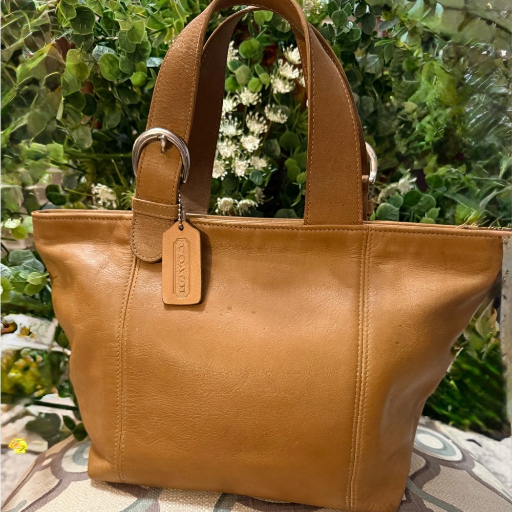 Coach Vintage 1997 Costa Rican leather waverly handbag. - Picture 2 of 11